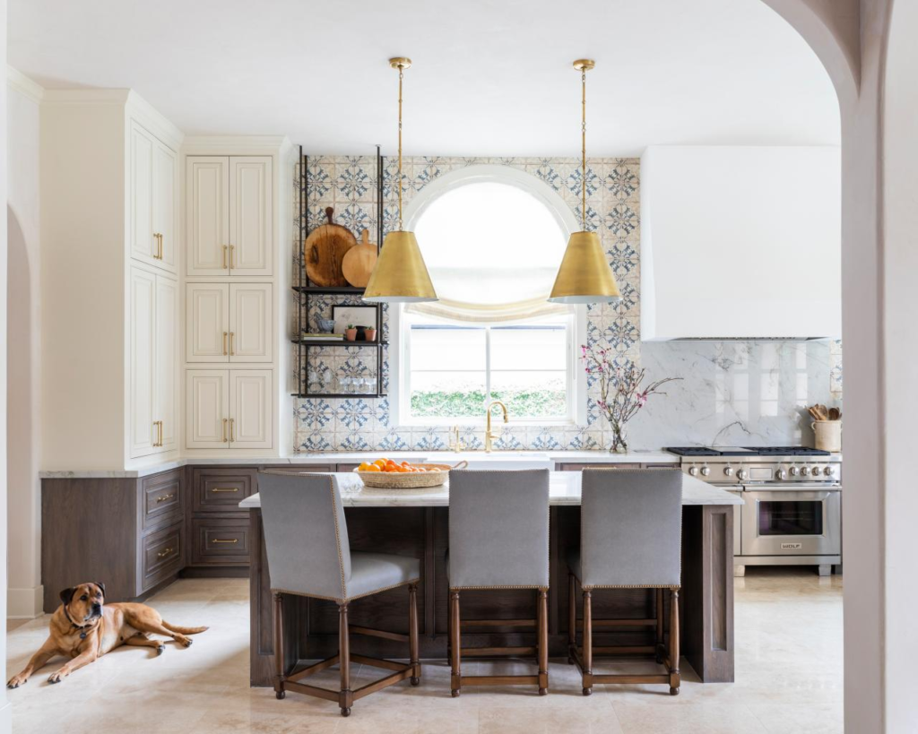Discover Trendy Chandeliers for Your Kitchen Decor