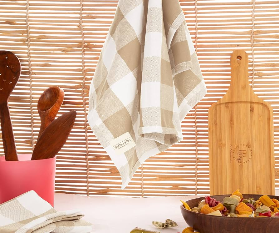 Stylish Plaid Textiles for Your Dream Kitchen