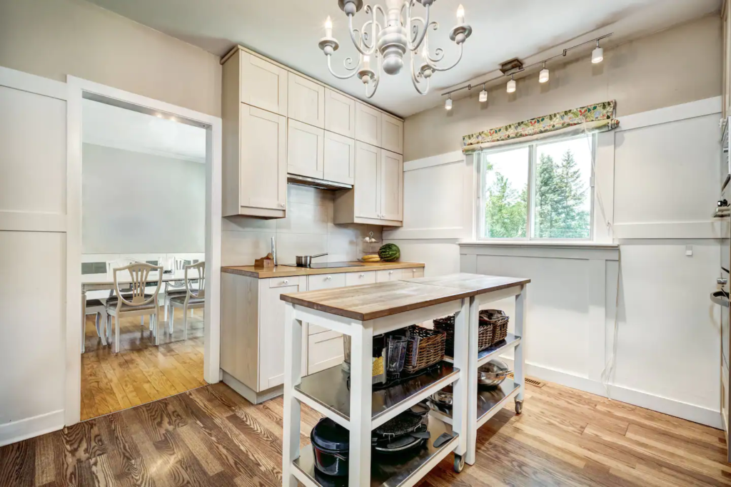 Classic Wainscoting Ideas for a Chic Kitchen