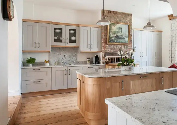 Stylish Wooden Elements for a Cozy Kitchen Look