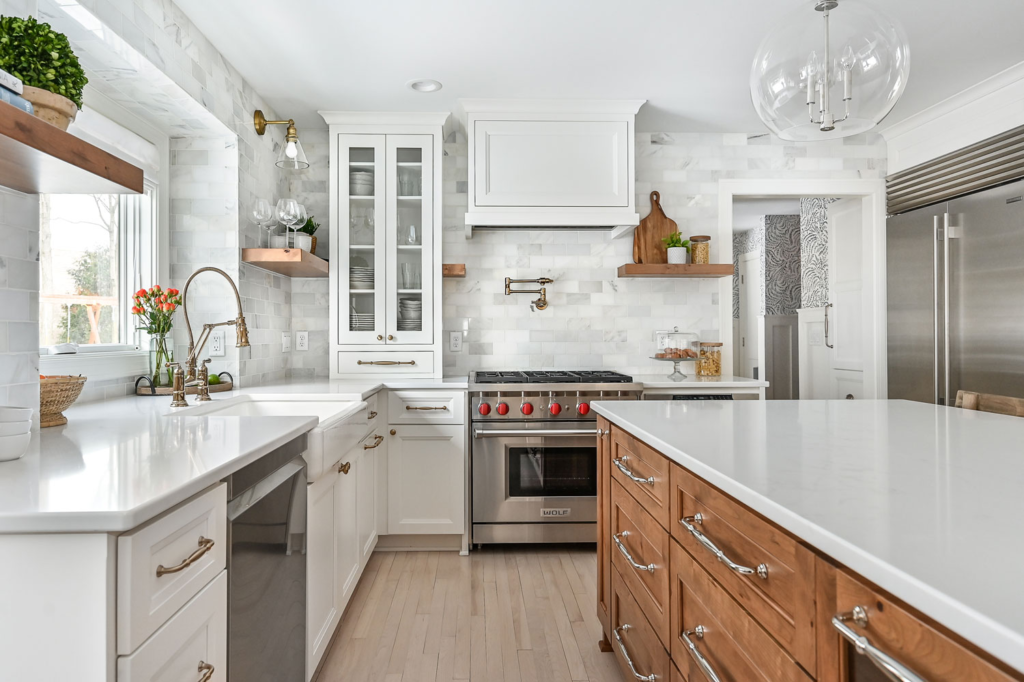 Stylish Streamlined Cabinetry for Modern Kitchens